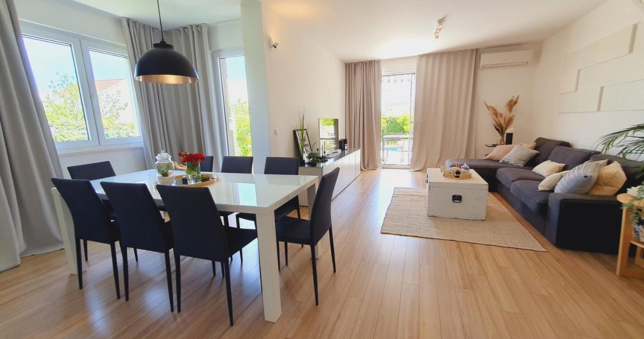 Villa Elysium - Beautiful Family House With Heated Pool Kaštela Buitenkant foto