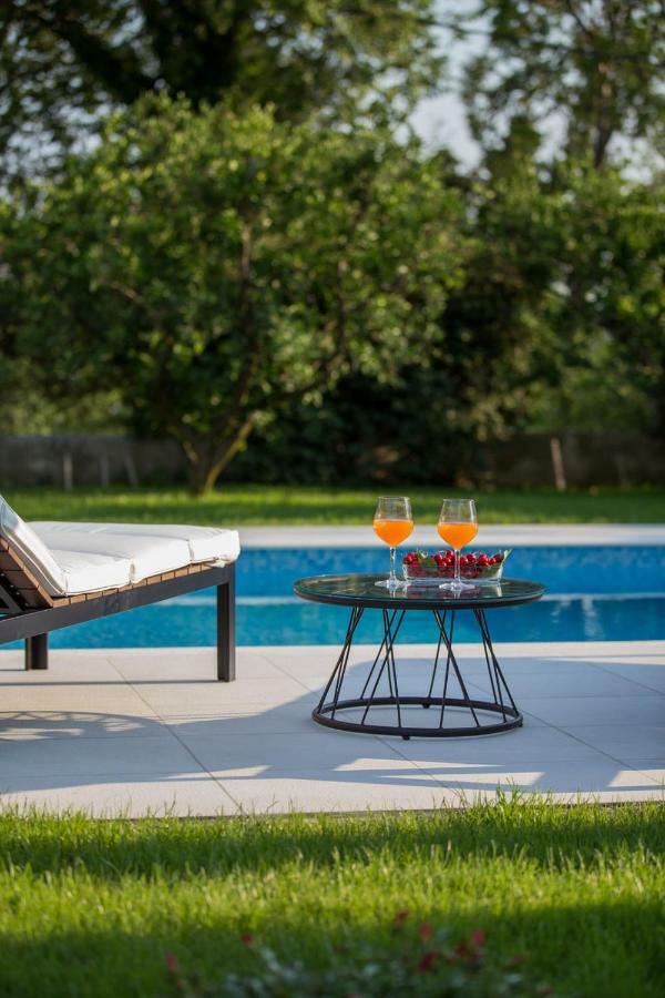Villa Elysium - Beautiful Family House With Heated Pool Kaštela Buitenkant foto