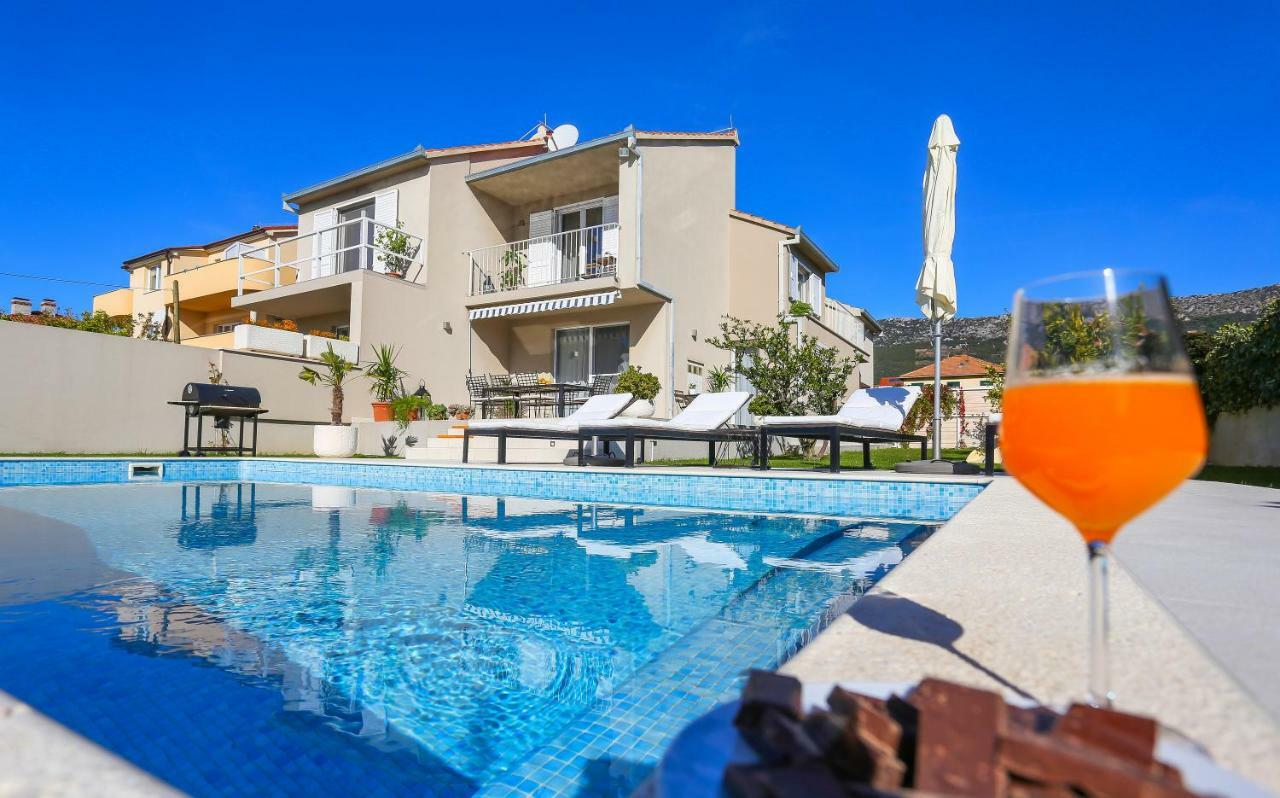 Villa Elysium - Beautiful Family House With Heated Pool Kaštela Buitenkant foto