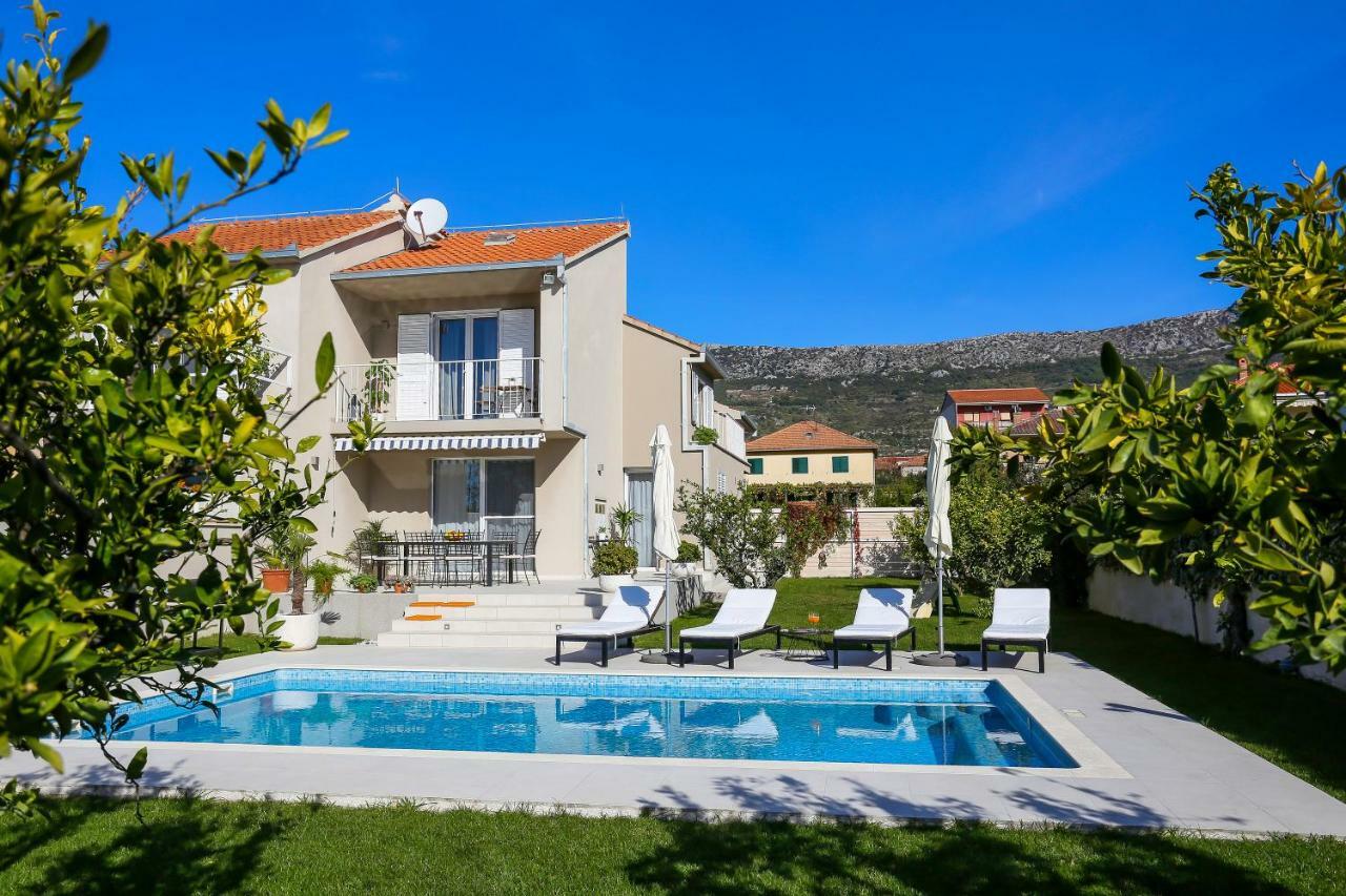 Villa Elysium - Beautiful Family House With Heated Pool Kaštela Buitenkant foto
