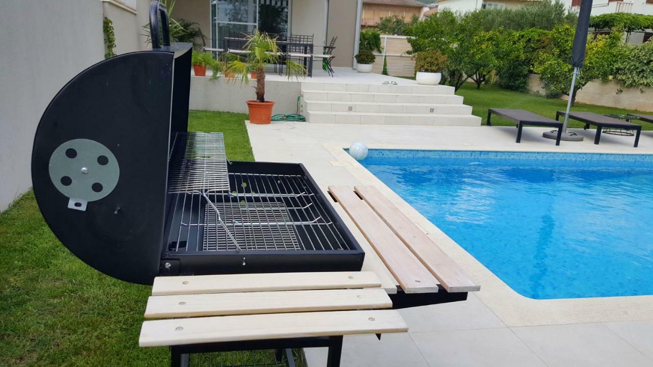 Villa Elysium - Beautiful Family House With Heated Pool Kaštela Buitenkant foto