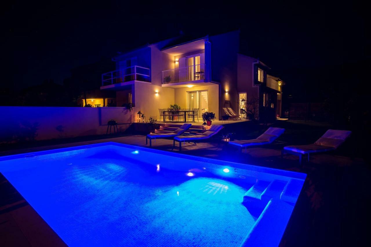 Villa Elysium - Beautiful Family House With Heated Pool Kaštela Buitenkant foto
