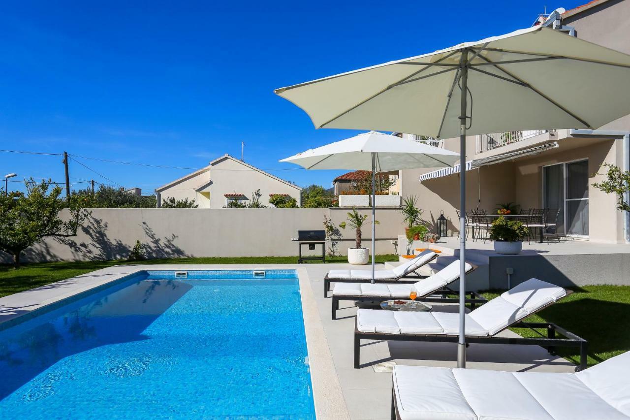 Villa Elysium - Beautiful Family House With Heated Pool Kaštela Buitenkant foto