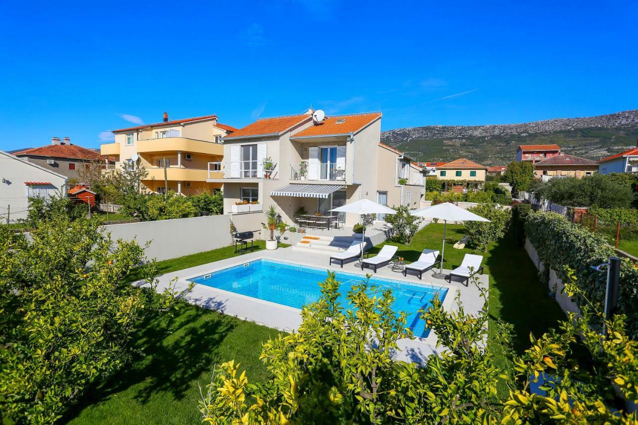 Villa Elysium - Beautiful Family House With Heated Pool Kaštela Buitenkant foto