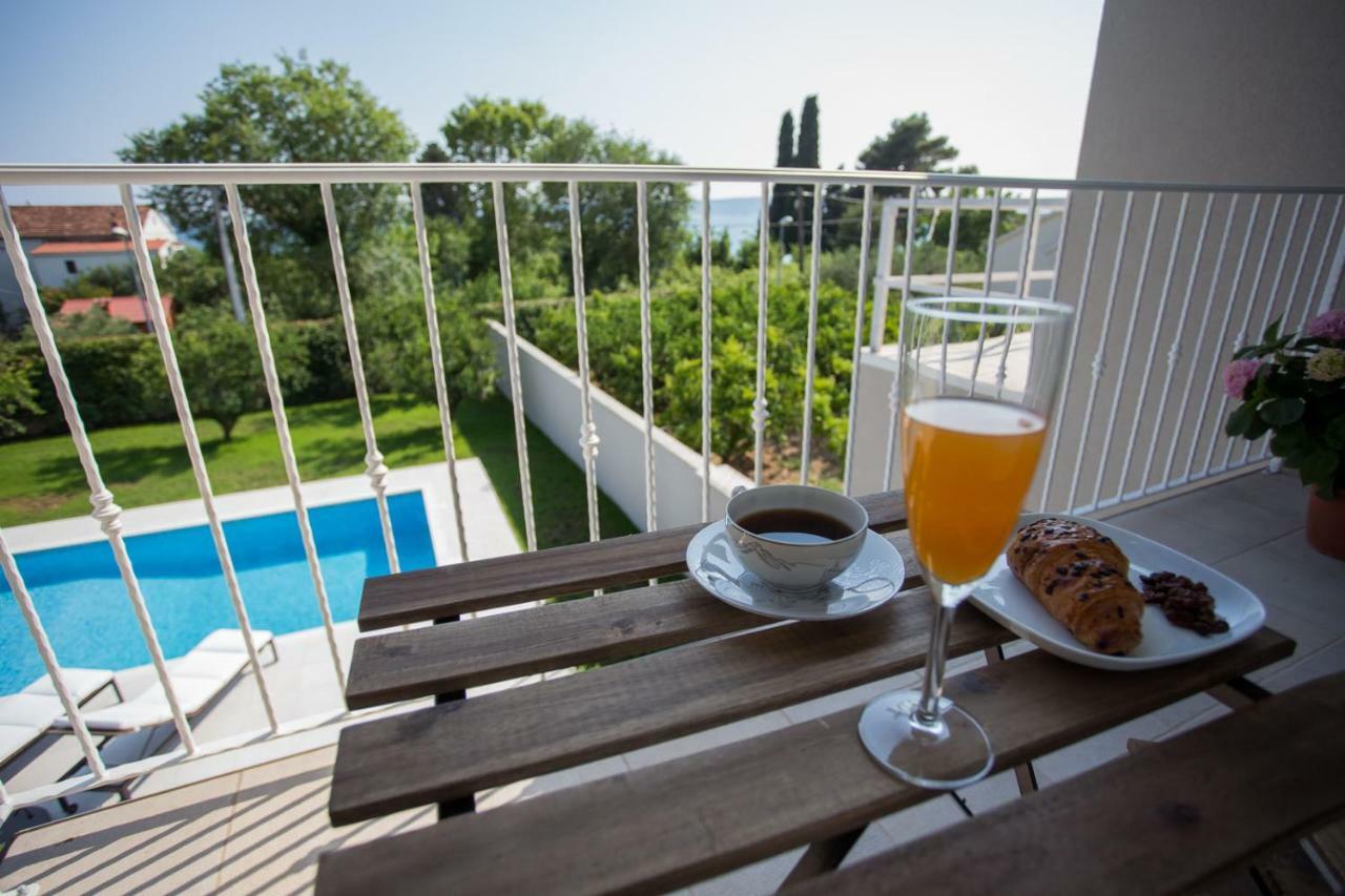 Villa Elysium - Beautiful Family House With Heated Pool Kaštela Buitenkant foto
