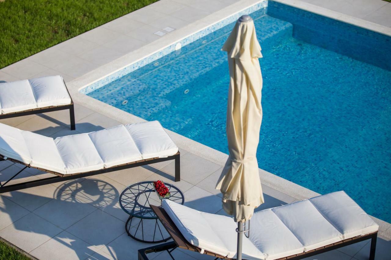 Villa Elysium - Beautiful Family House With Heated Pool Kaštela Buitenkant foto